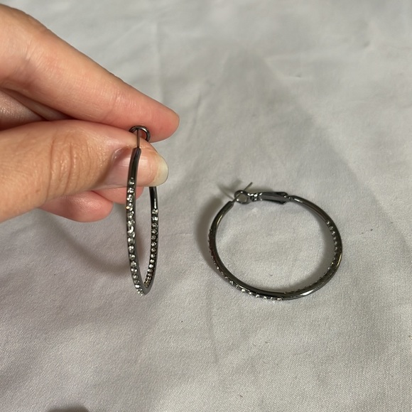 Pair of hoops, perfect condition! Gun metal Grey With beautiful diamond CZ - Picture 1 of 5